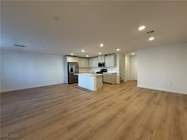 $2,495 | 9660 Axel Fls Avenue, Las Vegas, NV 89143