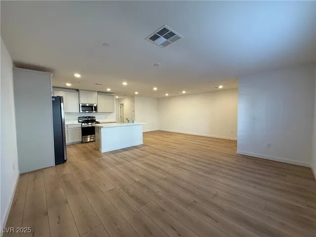 $2,495 | 9660 Axel Fls Avenue, Las Vegas, NV 89143