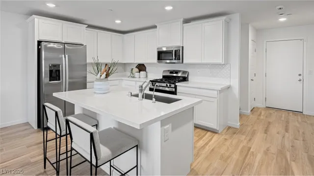 $2,495 | 9660 Axel Fls Avenue, Las Vegas, NV 89143