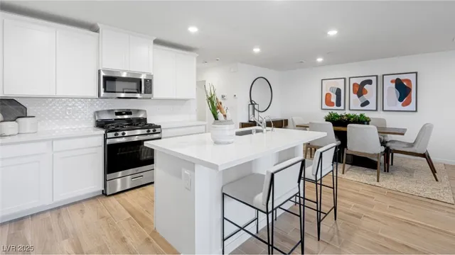 $2,495 | 9660 Axel Fls Avenue, Las Vegas, NV 89143