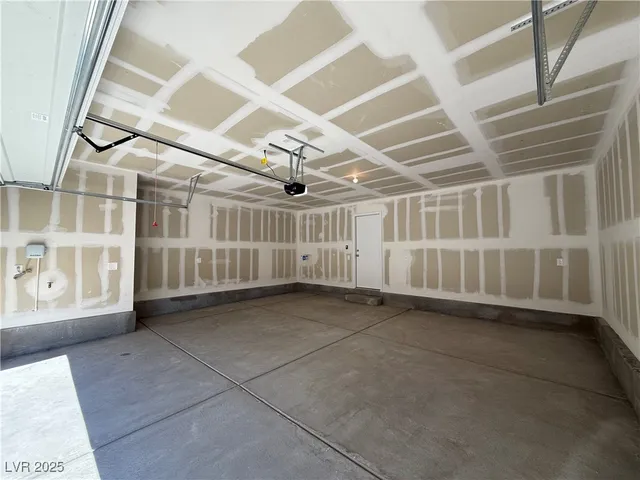 $2,495 | 9660 Axel Fls Avenue, Las Vegas, NV 89143