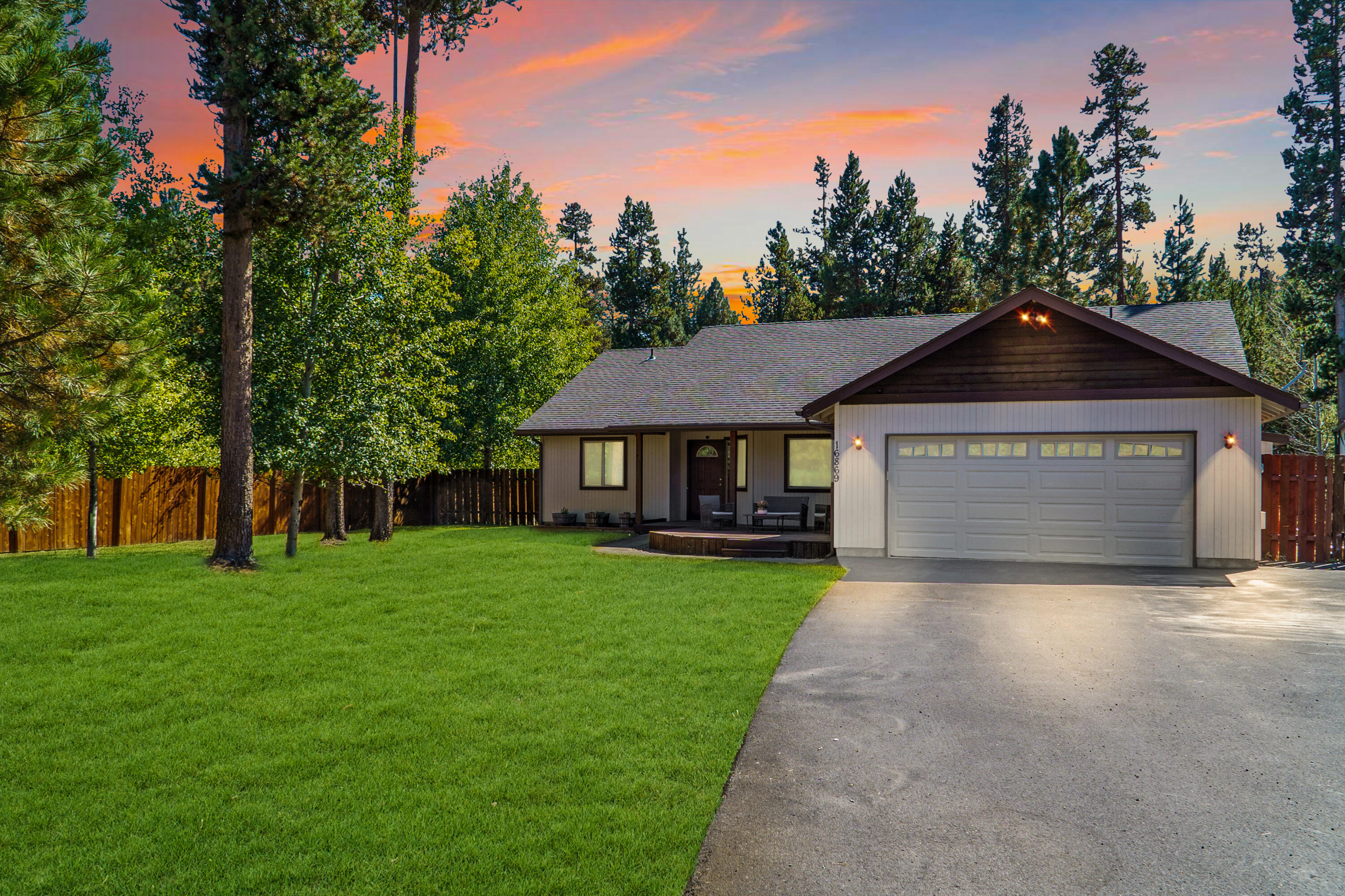 16869 Downey Road Bend, OR 97707 - Photo 2 of 27 82a7180c44cb96b2e6b60498bfeb79e2ff529563