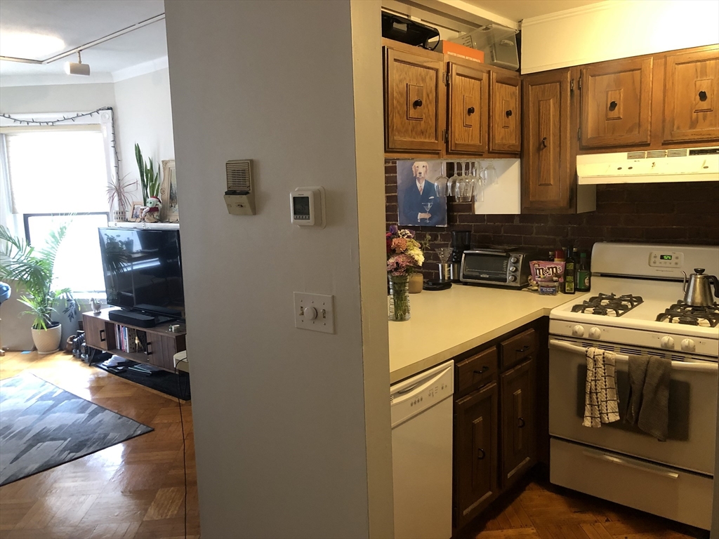 33 Bay State Road, Unit 4F Boston, MA 02215 - Photo 2 of 7 Gallery Image 2
