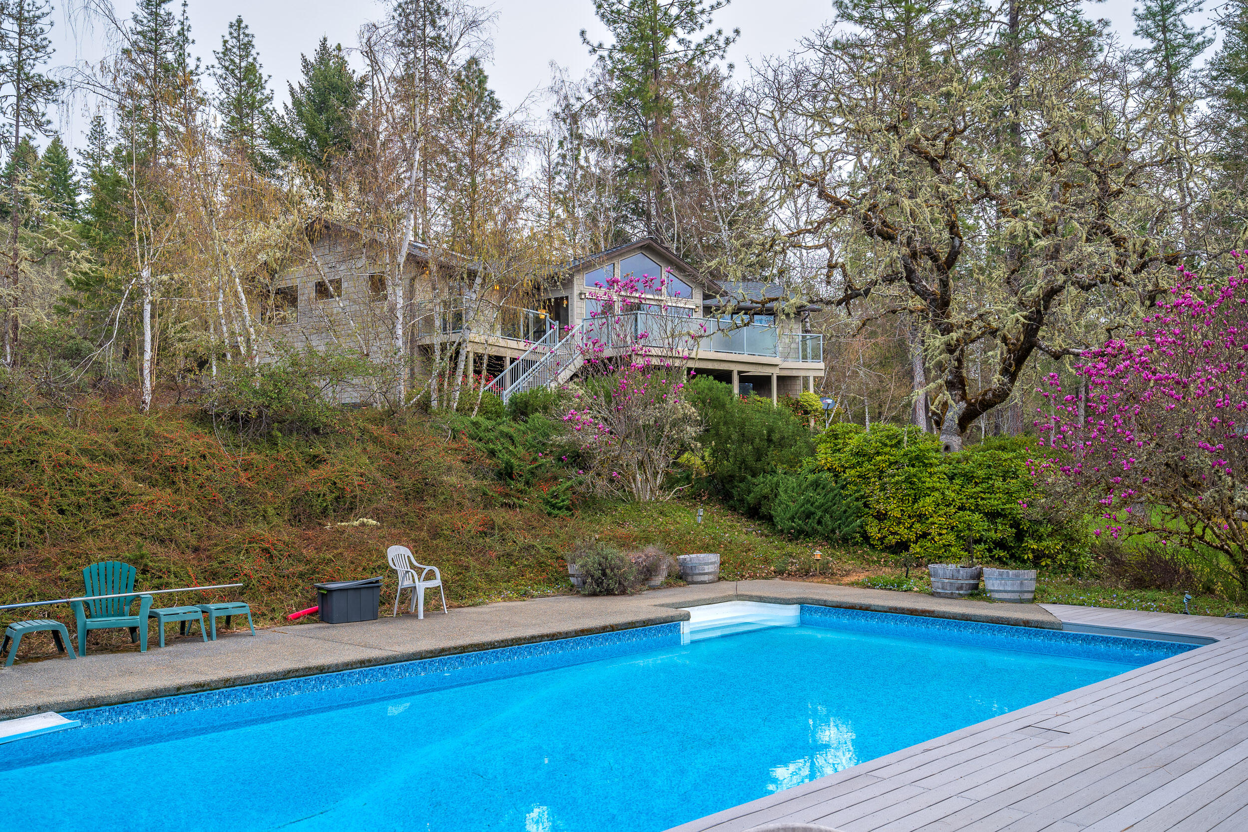 1450 Hugo Road Merlin, OR 97532 - Photo 42 of 47 36