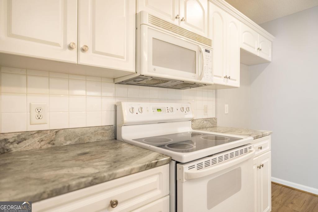 209 Mossy Ridge Warner Robins, GA 31088 - Photo 13 of 38 a kitchen with a sink and cabinets