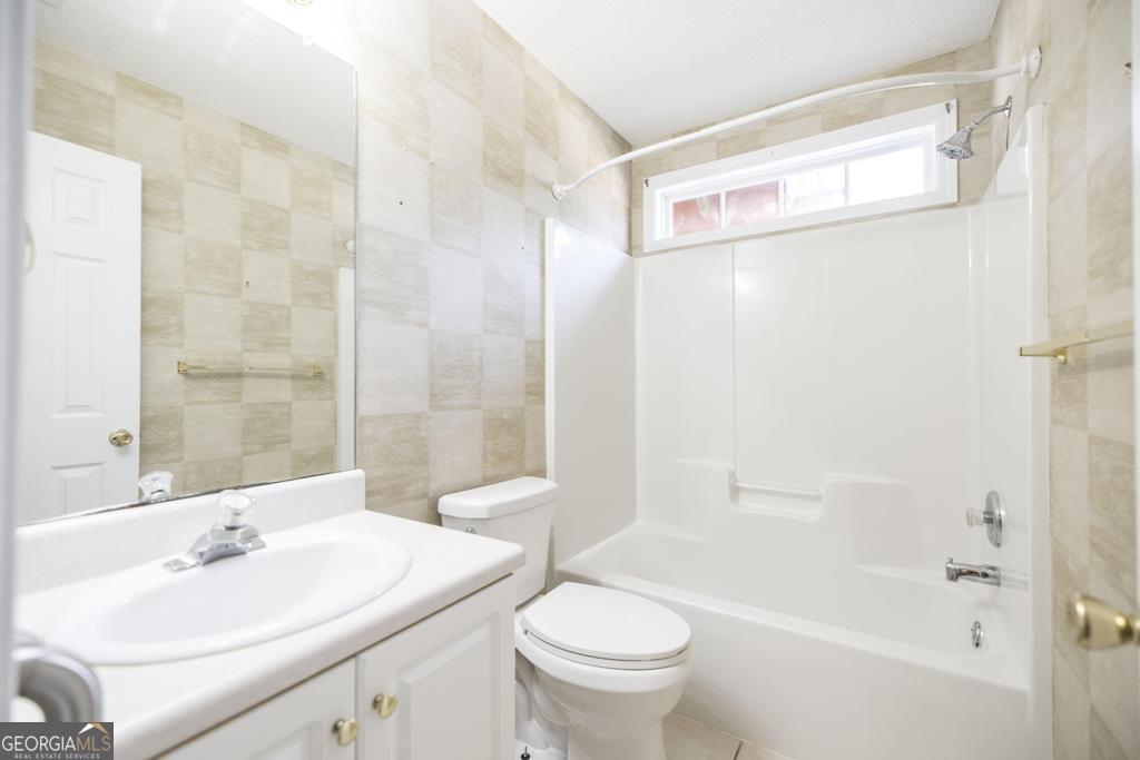 209 Mossy Ridge Warner Robins, GA 31088 - Photo 25 of 38 a bathroom with a sink toilet and shower