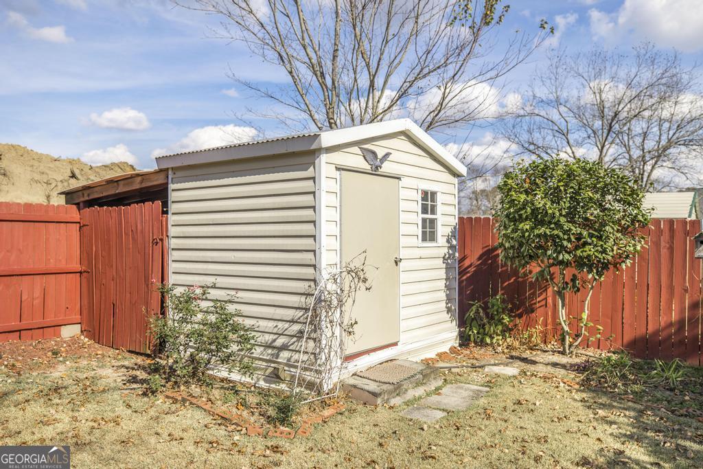209 Mossy Ridge Warner Robins, GA 31088 - Photo 37 of 38 a view of a backyard of the house