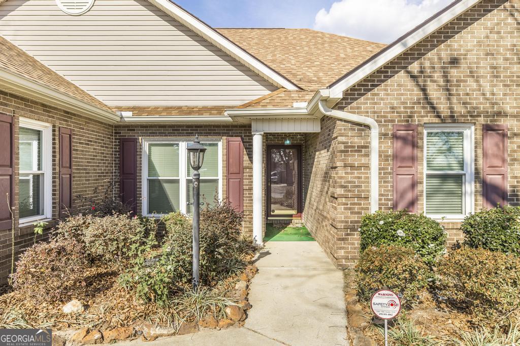 209 Mossy Ridge Warner Robins, GA 31088 - Photo 5 of 38 front view of a house