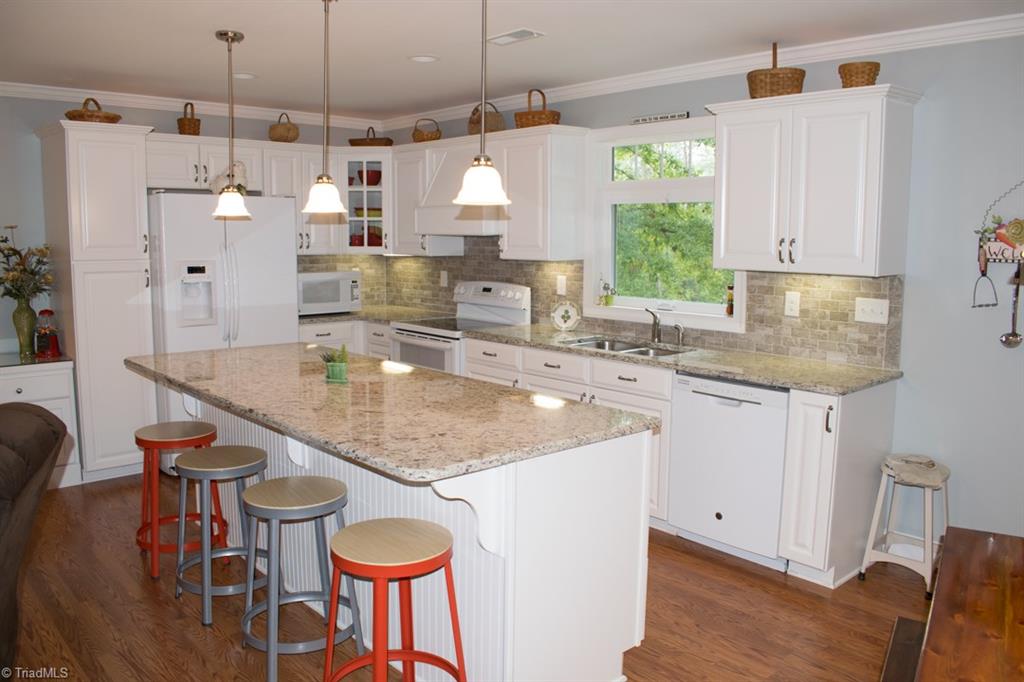 408 Brown Road King, NC 27021 - Photo 26 of 29 Apartment kitchen