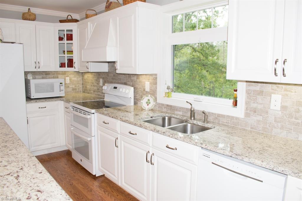 408 Brown Road King, NC 27021 - Photo 27 of 29 Close up of apartment kitchen