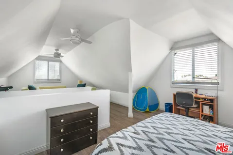 $1,264,000 | 5124 South Mullen Avenue, Los Angeles, CA 90043