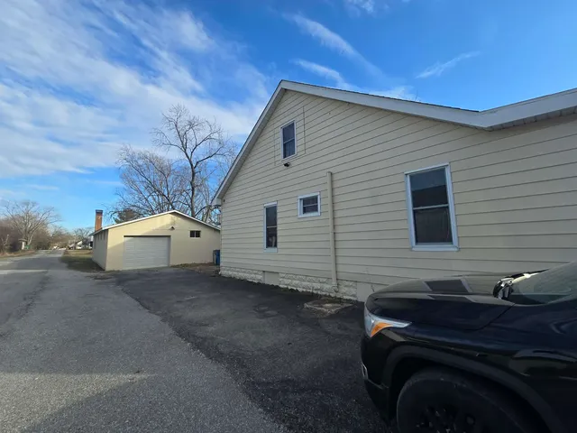 $178,500 | 306 South Thomas Street, Christopher, IL 62822