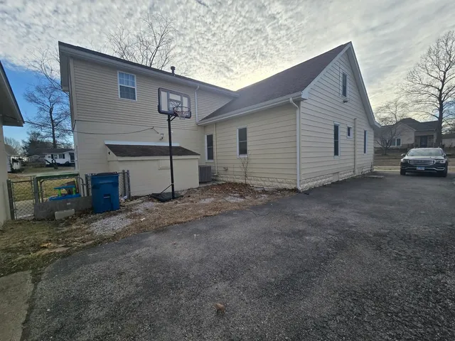 $178,500 | 306 South Thomas Street, Christopher, IL 62822