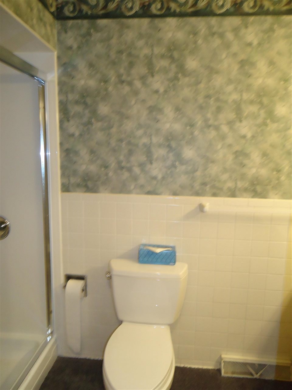 5224 Brookview Road Rockford, IL 61107 - Photo 9 of 22 a bathroom with a toilet and a shower