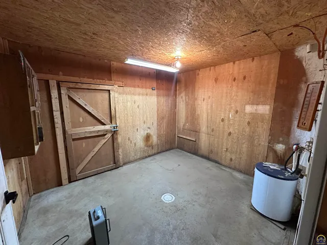 $395,000 | 3650 Northwest Menoken Road, Topeka, KS 66618