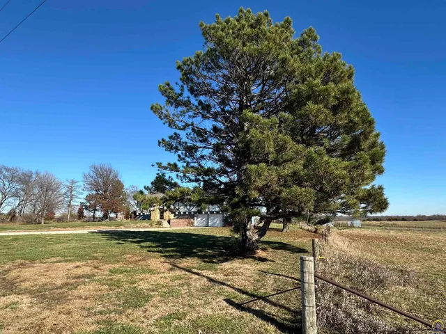 $395,000 | 3650 Northwest Menoken Road, Topeka, KS 66618