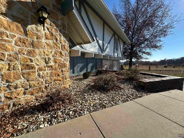 $395,000 | 3650 Northwest Menoken Road, Topeka, KS 66618