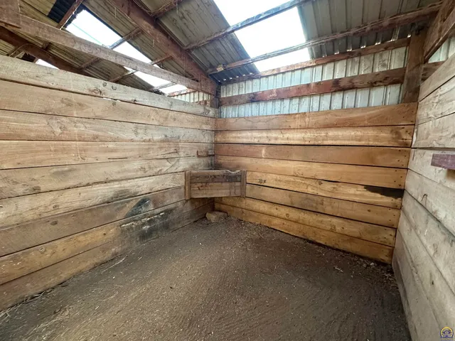 $395,000 | 3650 Northwest Menoken Road, Topeka, KS 66618