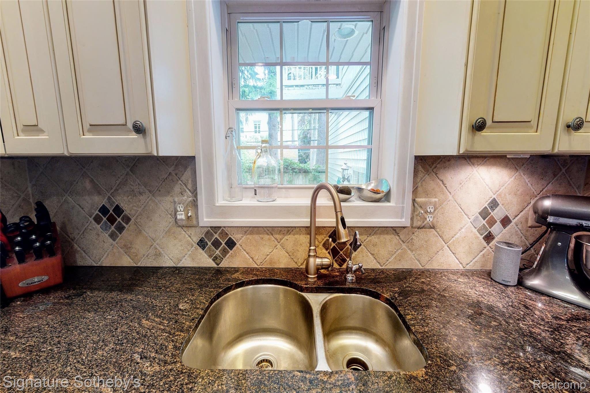 90 Mapleton Road Grosse Pointe, MI 48236 - Photo 9 of 43 Kitchen5.jpg