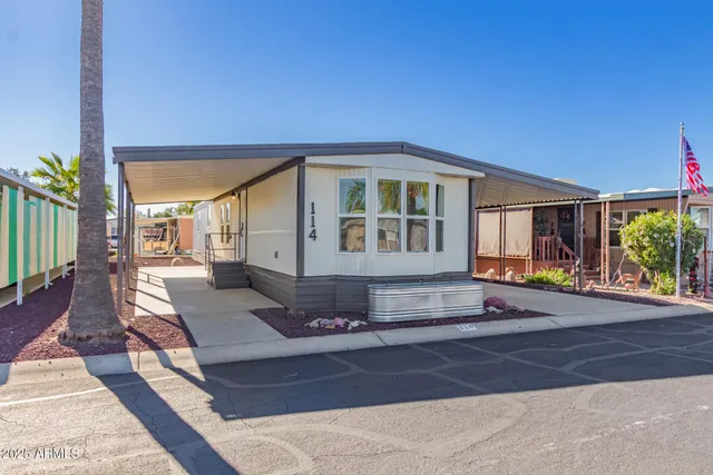 a front view of house with yard