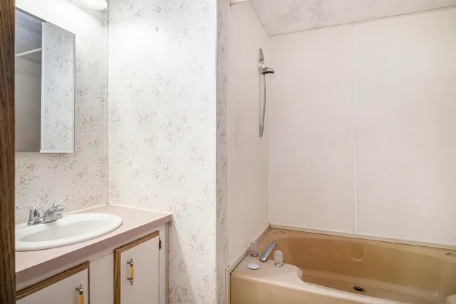 $500,000 | 8020 East 98th Street, Howard City, MI 49329