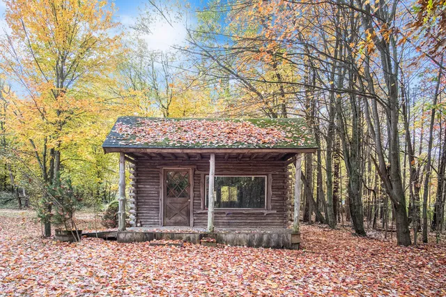 $500,000 | 8020 East 98th Street, Howard City, MI 49329