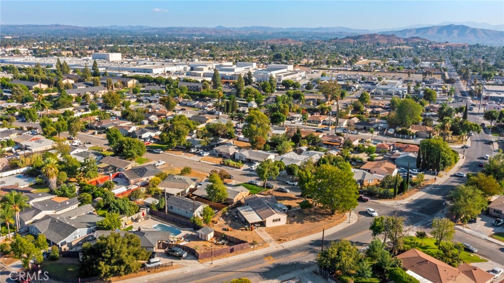 8925 Penny Drive Riverside, CA 92503 - Photo 44 of 48 an aerial view of multiple house