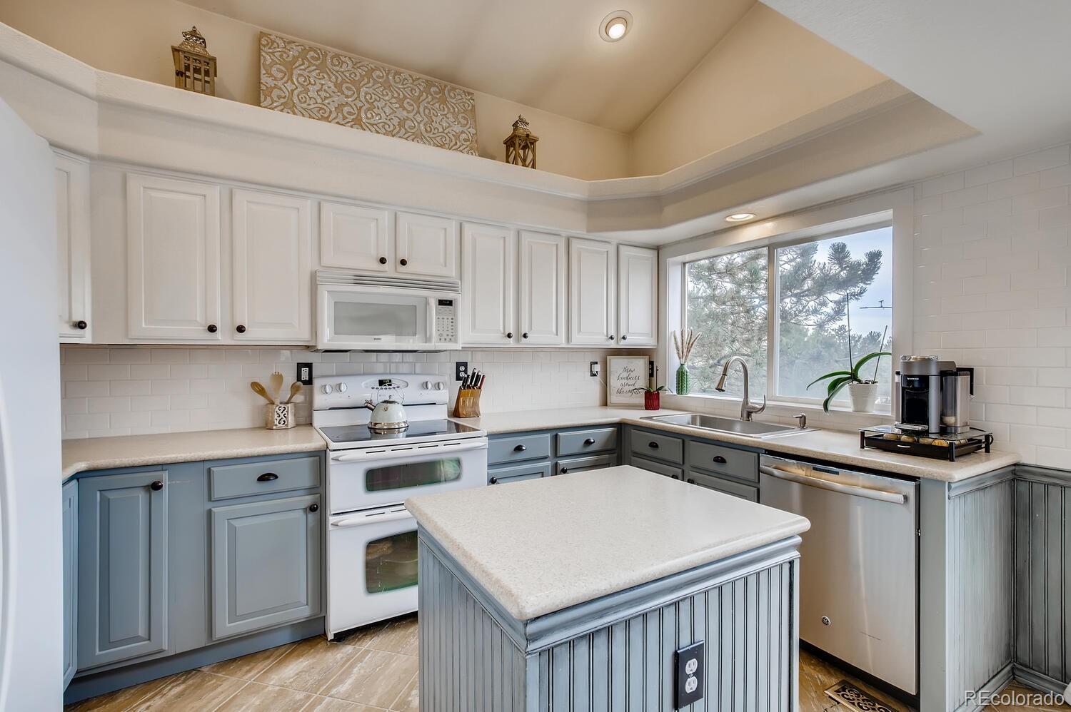 4541 Melbourne Way Highlands Ranch, CO 80130 - Photo 4 of 28 Gallery Image 4