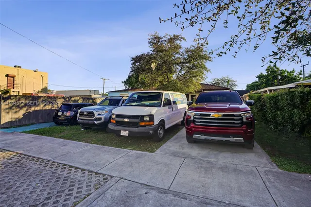 a view of a yard with cars parked
