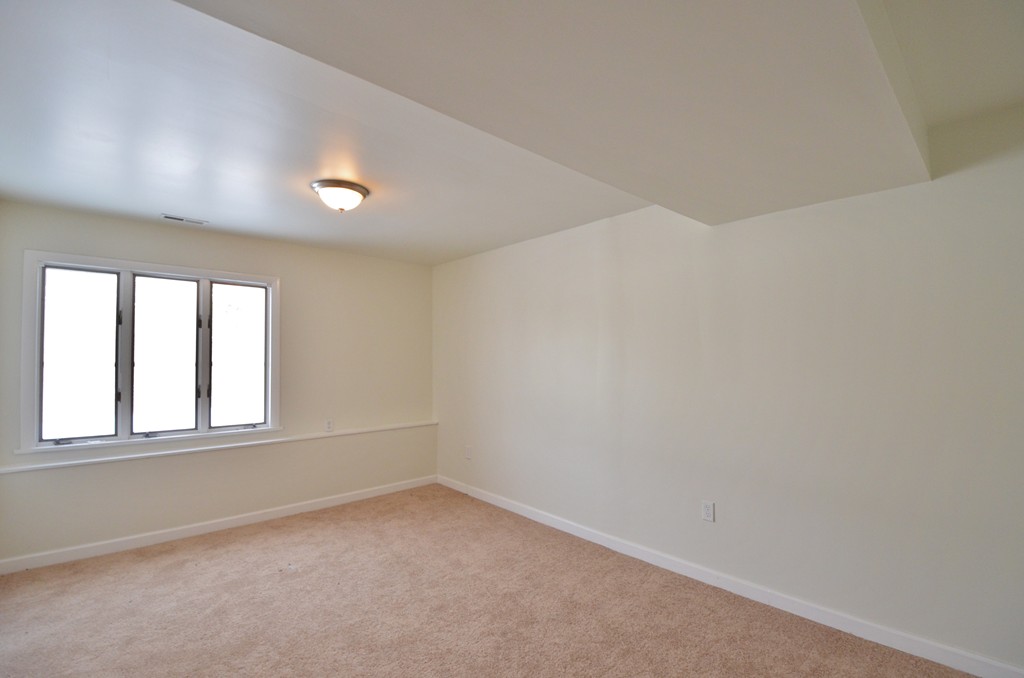 103 Great Woods Road Saugus, MA 01906 - Photo 4 of 15 Gallery Image 4