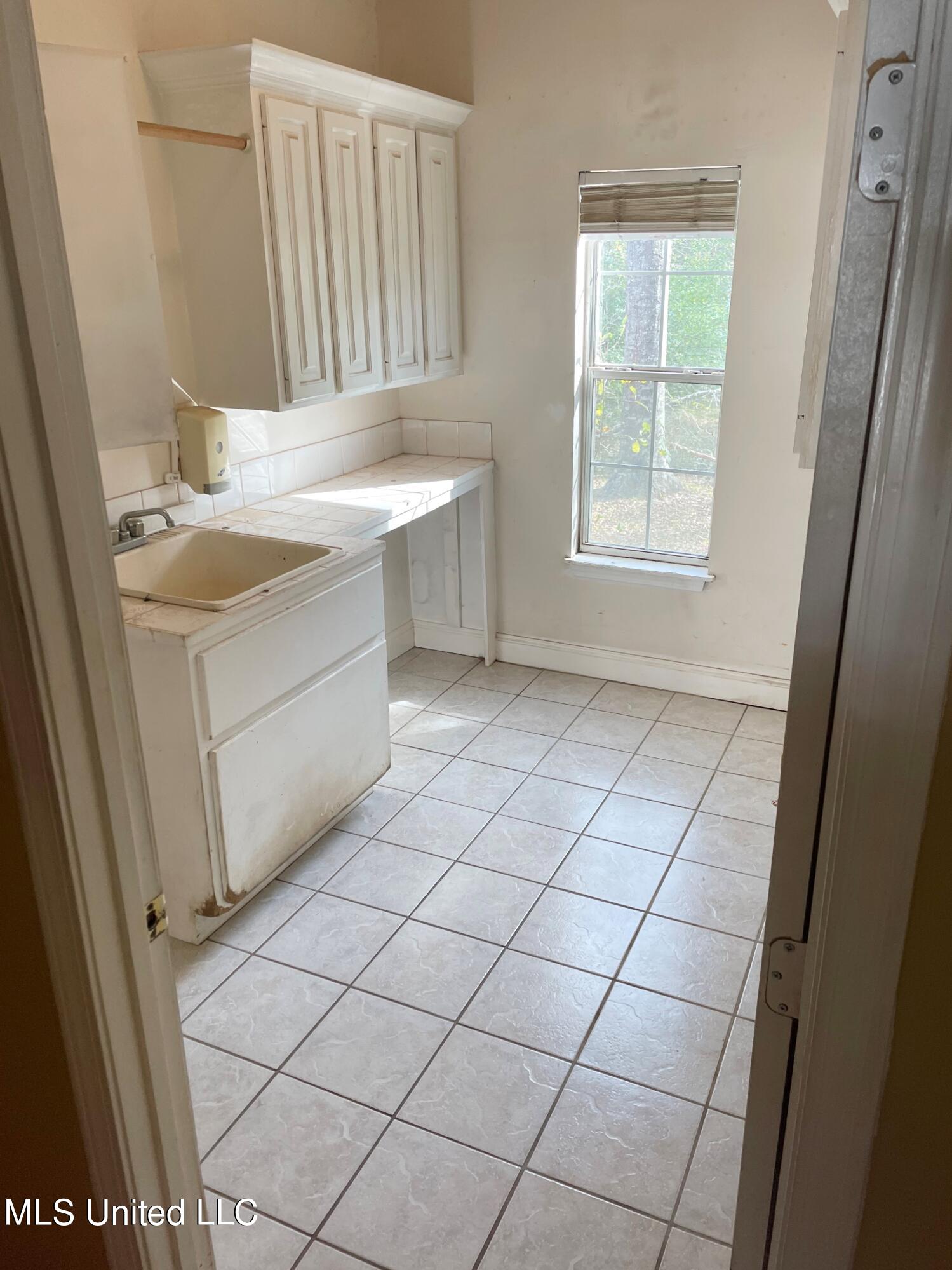 141 John Smith Road Poplarville, MS 39470 - Photo 23 of 28 Laundry