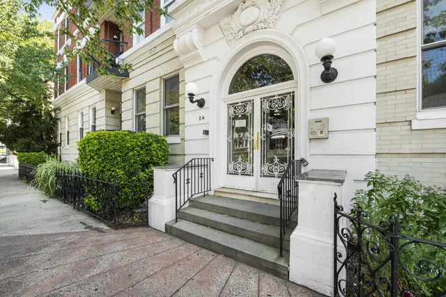 $2,850 | 54 Magnolia Avenue, Unit 1 5, Jersey City, NJ 07306