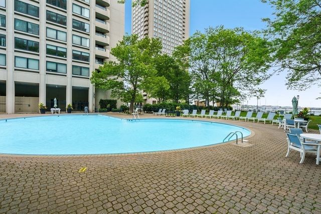 $875,000 | 65 East India Row, Unit 14G, Boston, MA 02110