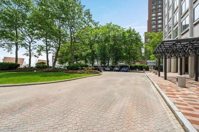 $875,000 | 65 East India Row, Unit 14G, Boston, MA 02110