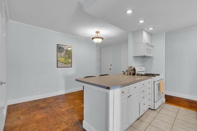 $875,000 | 65 East India Row, Unit 14G, Boston, MA 02110