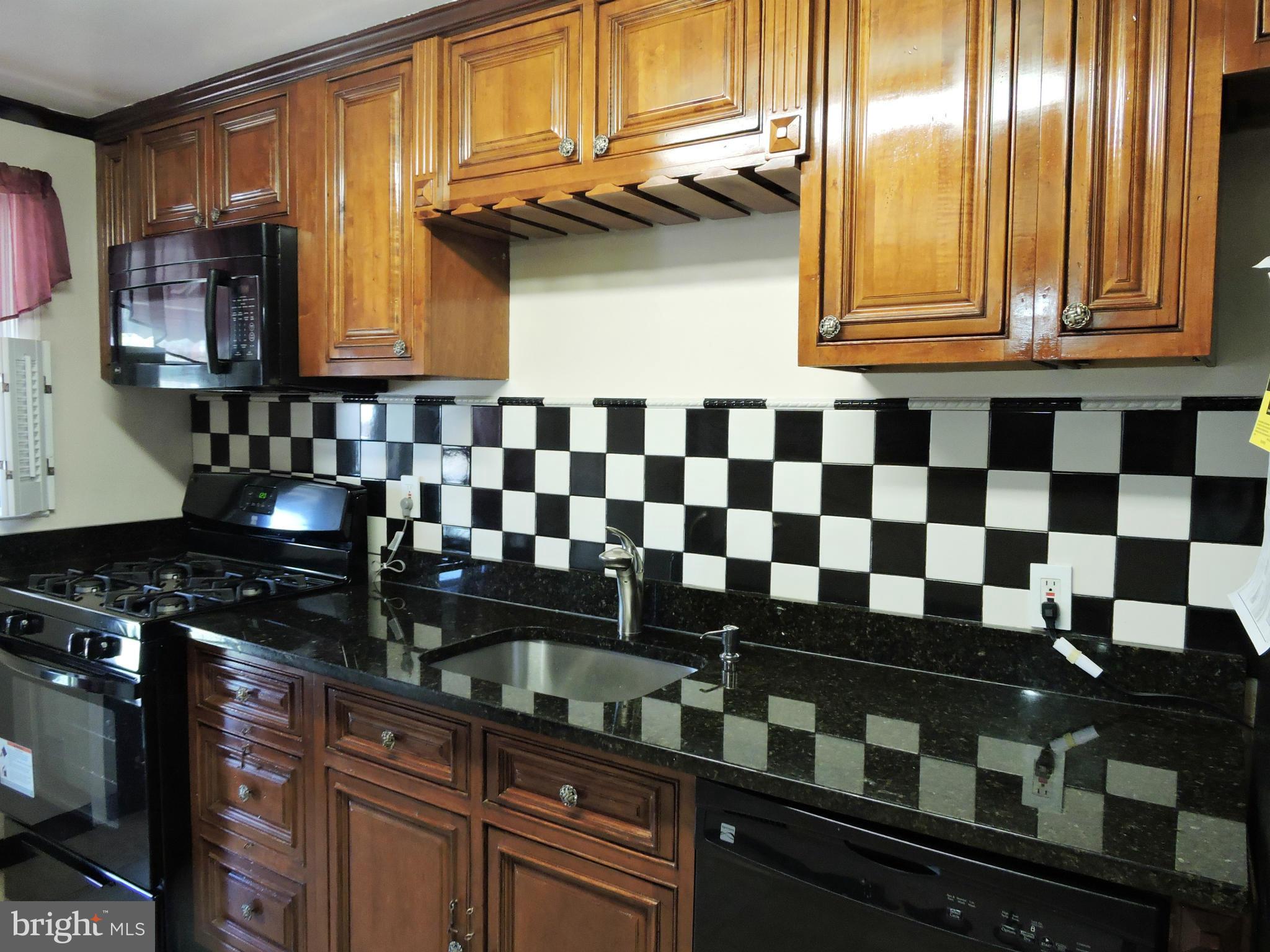 3716 Greenvale Road Baltimore, MD 21229 - Photo 6 of 20 Kitchen