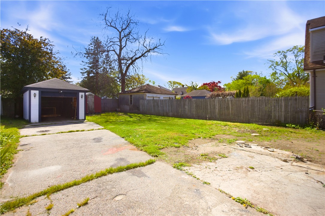 18 Harding Avenue Cranston, RI 02905 - Photo 31 of 33