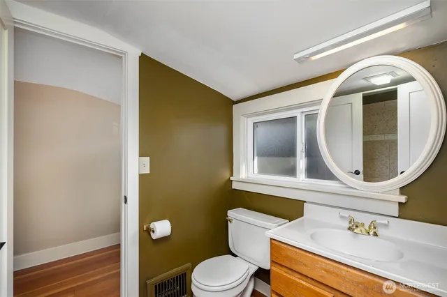 $3,200 | 8040 16th Avenue Northeast, Seattle, WA 98115