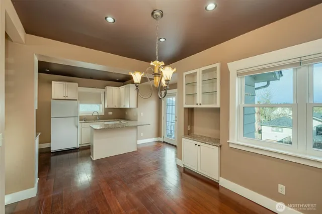 $3,200 | 8040 16th Avenue Northeast, Seattle, WA 98115