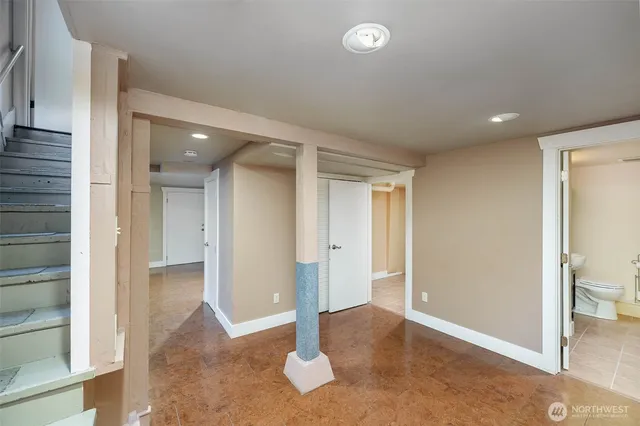 $3,200 | 8040 16th Avenue Northeast, Seattle, WA 98115