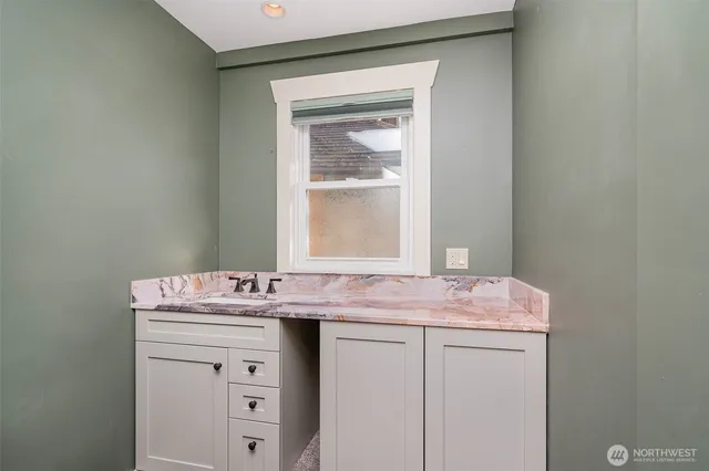 $3,200 | 8040 16th Avenue Northeast, Seattle, WA 98115