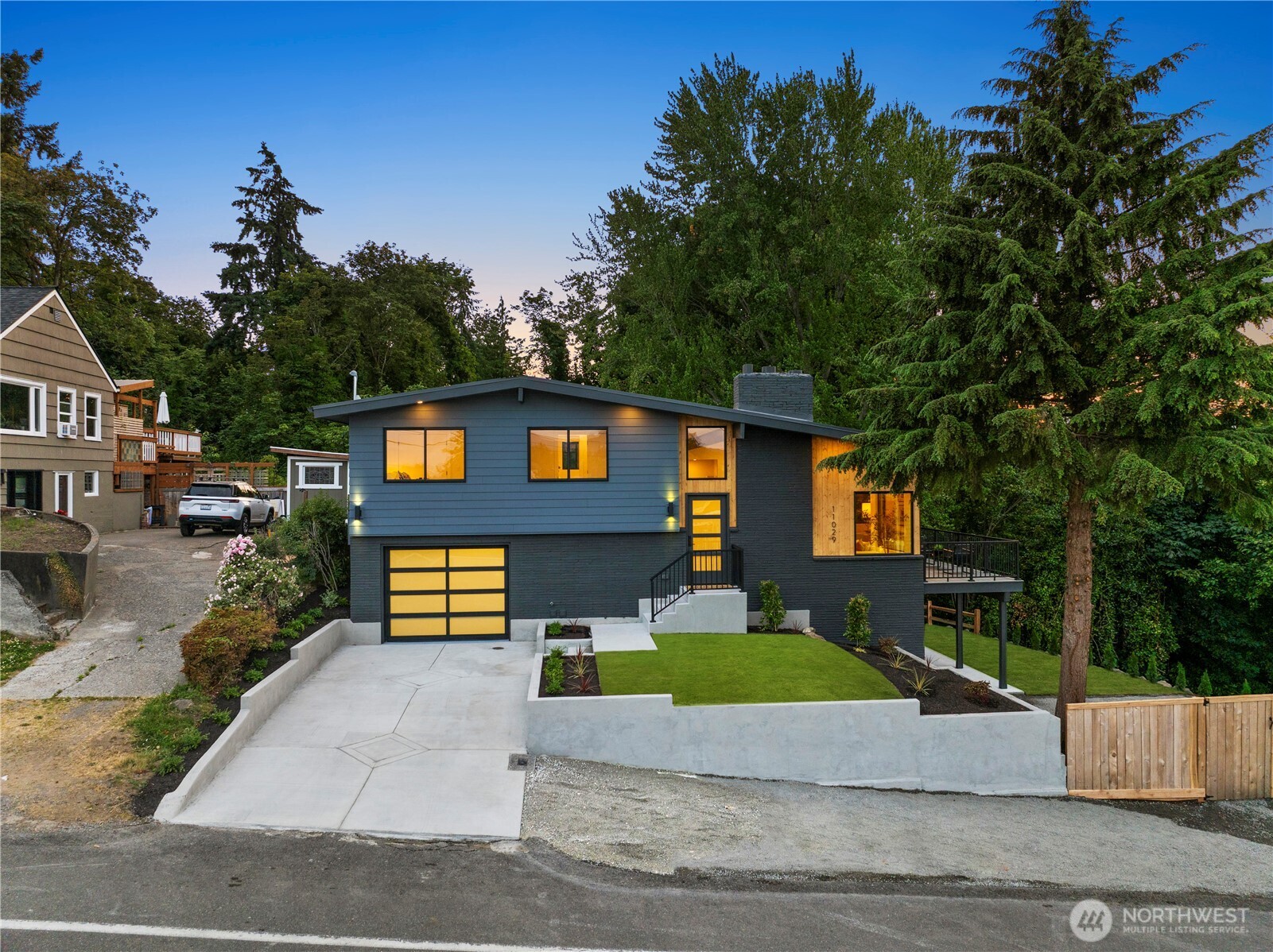 11029 84th Avenue South Seattle, WA 98178 - Photo 3 of 40