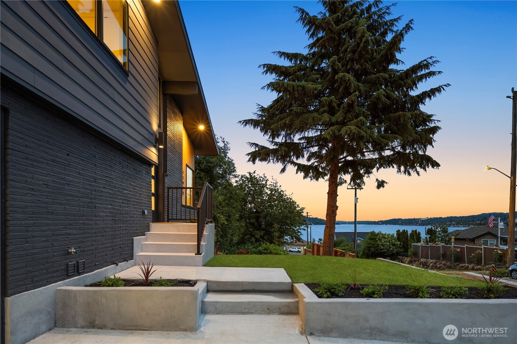 11029 84th Avenue South Seattle, WA 98178 - Photo 4 of 40