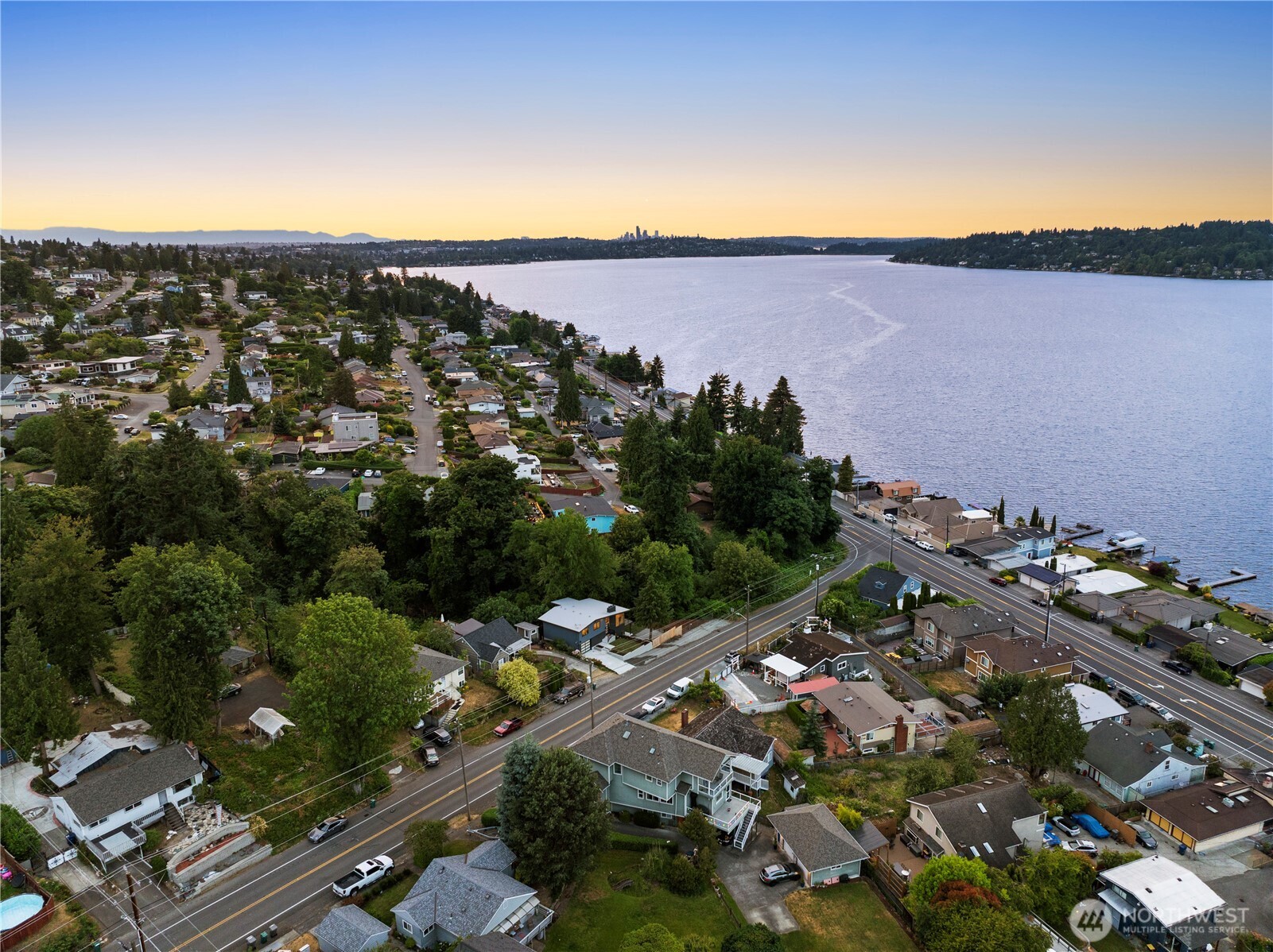 11029 84th Avenue South Seattle, WA 98178 - Photo 7 of 40