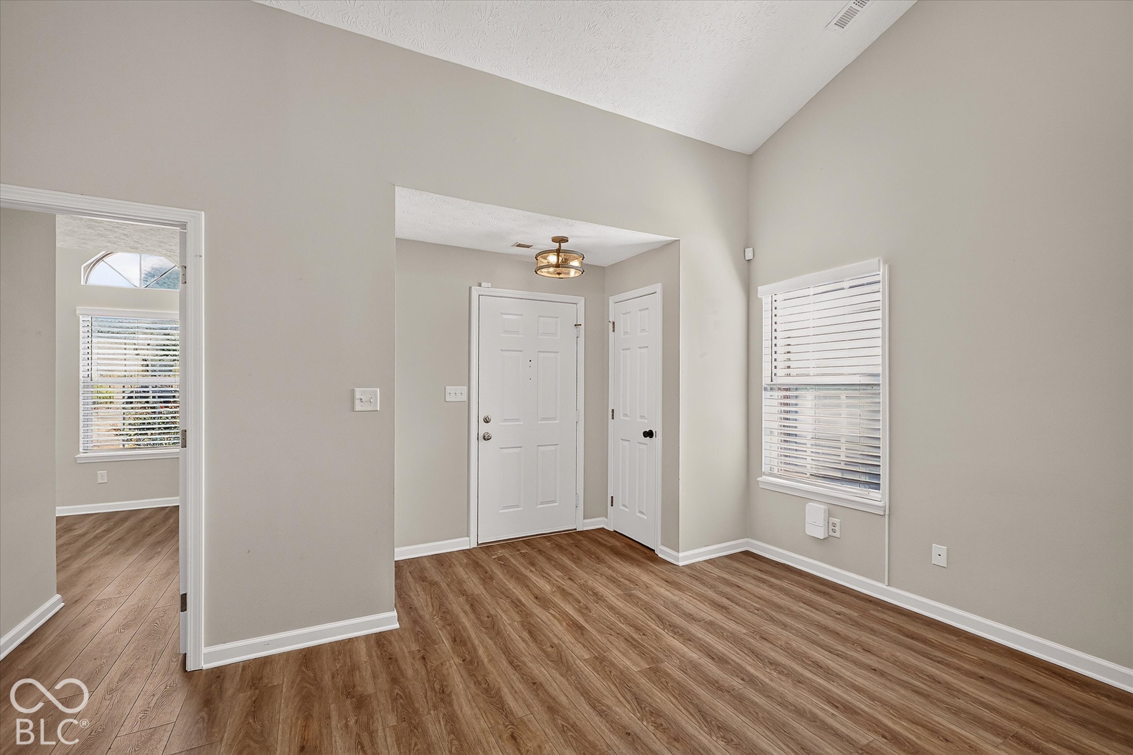 9741 Roxbury Drive Fishers, IN 46038 - Photo 2 of 27 Gallery Image 2