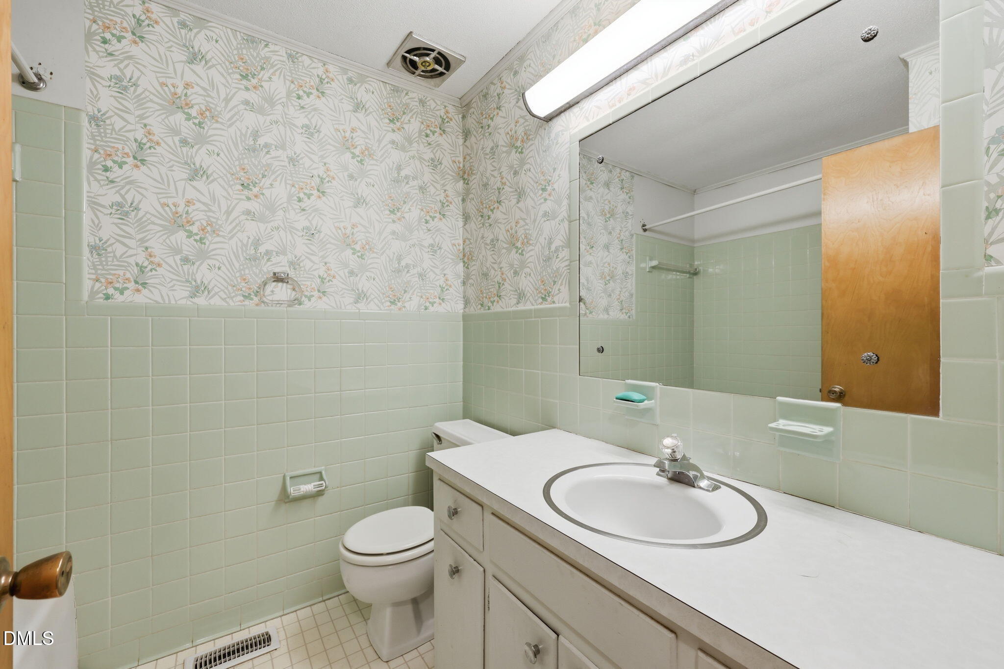 609 Canterbury Road Sanford, NC 27330 - Photo 24 of 38 12-web-or-mls-9L1A0576 F Ben Martin