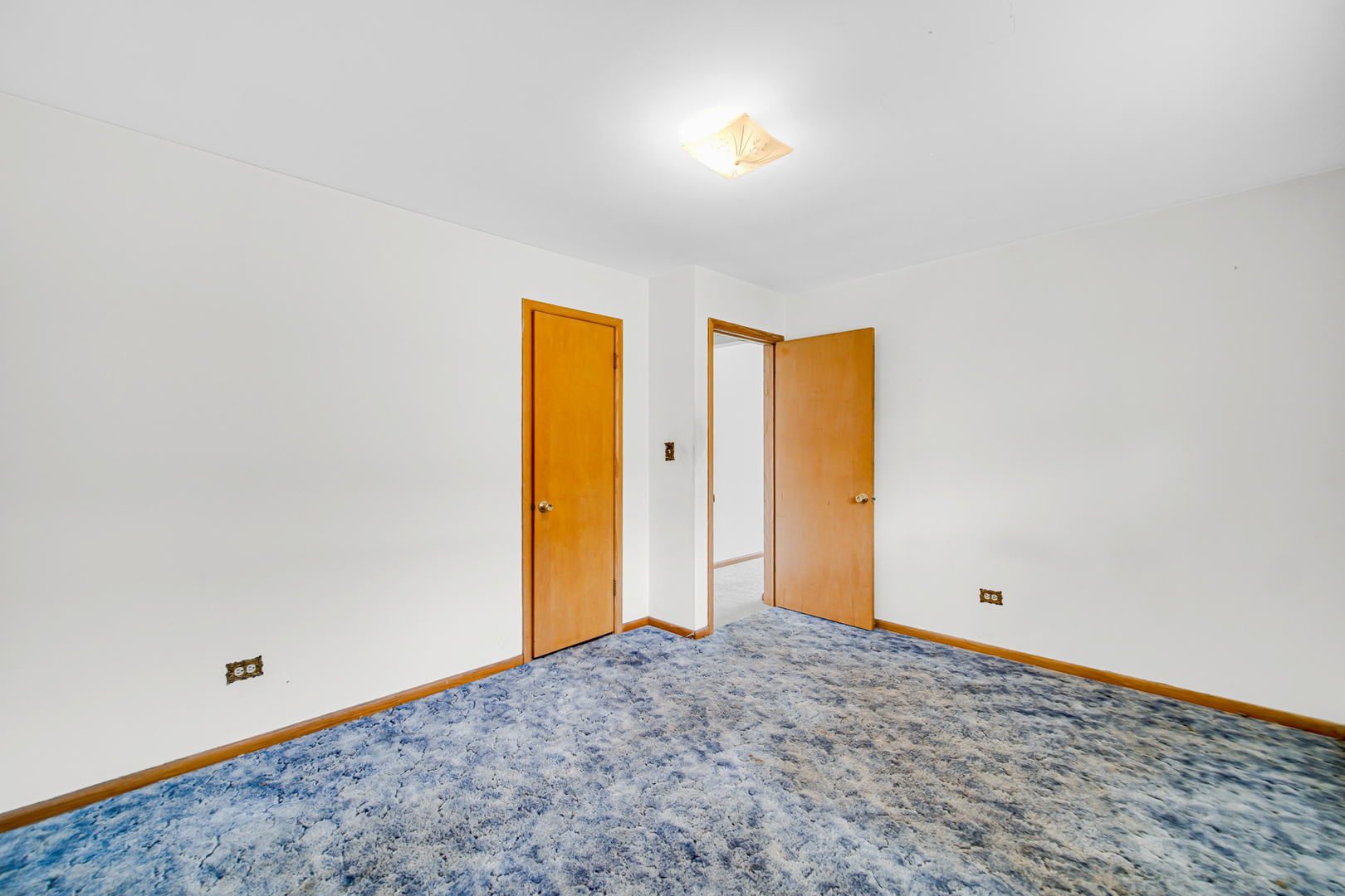 901 Oakton Street Park Ridge, IL 60068 - Photo 6 of 22 a view of an empty room