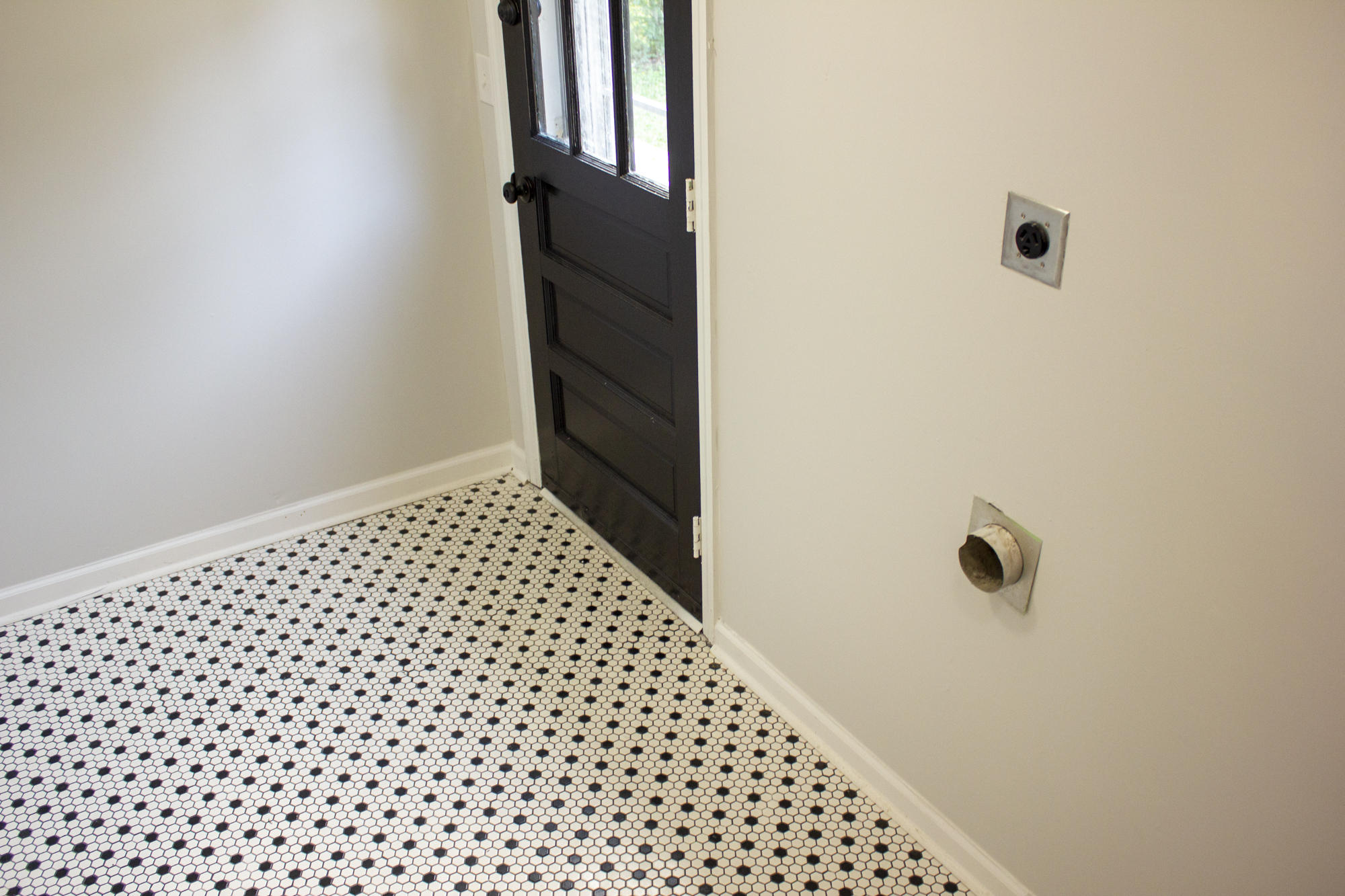 1424 Tara Road Charleston, SC 29407 - Photo 25 of 32 Laundry Room