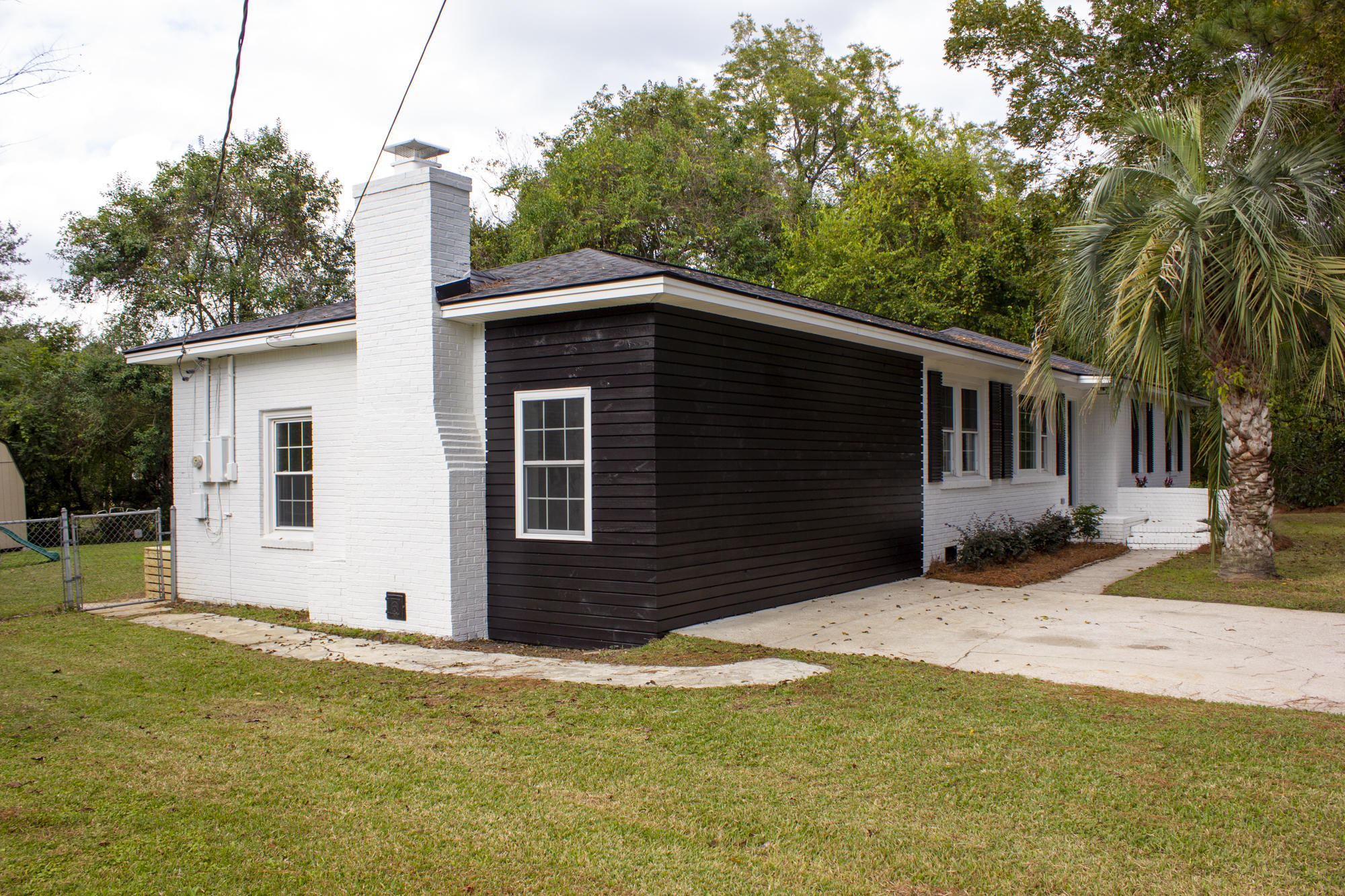 1424 Tara Road Charleston, SC 29407 - Photo 28 of 32 Left Side
