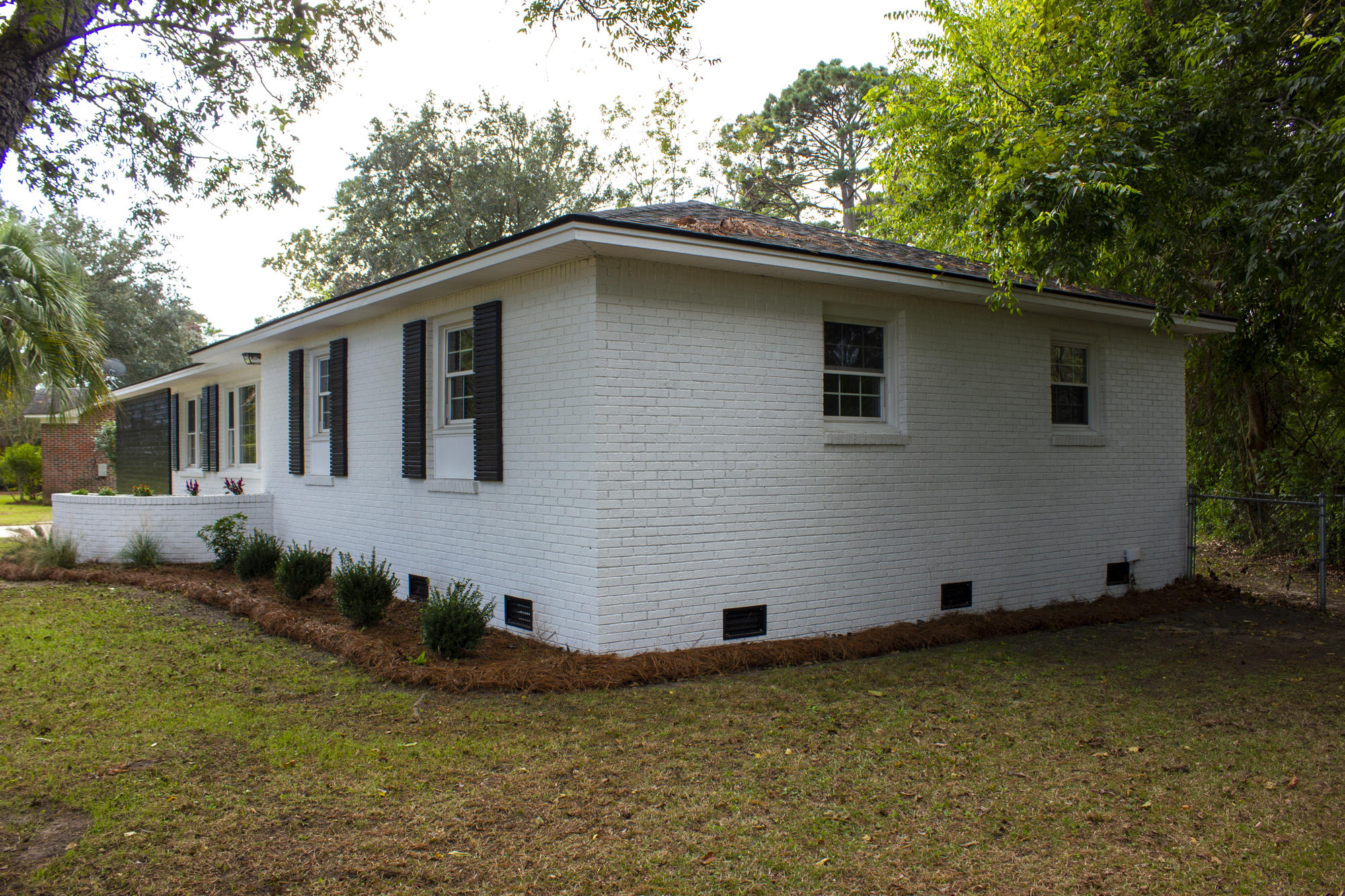 1424 Tara Road Charleston, SC 29407 - Photo 29 of 32 Right Side
